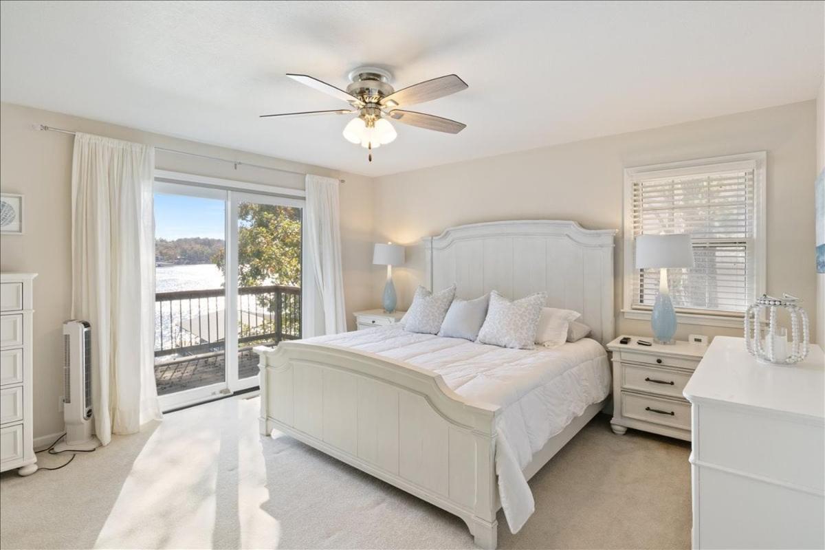 2 Lakefront Homes: Wide Decks, Great View