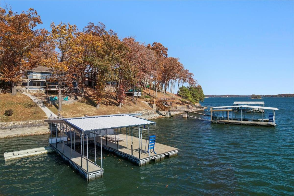 2 Lakefront Homes: Wide Decks, Great View