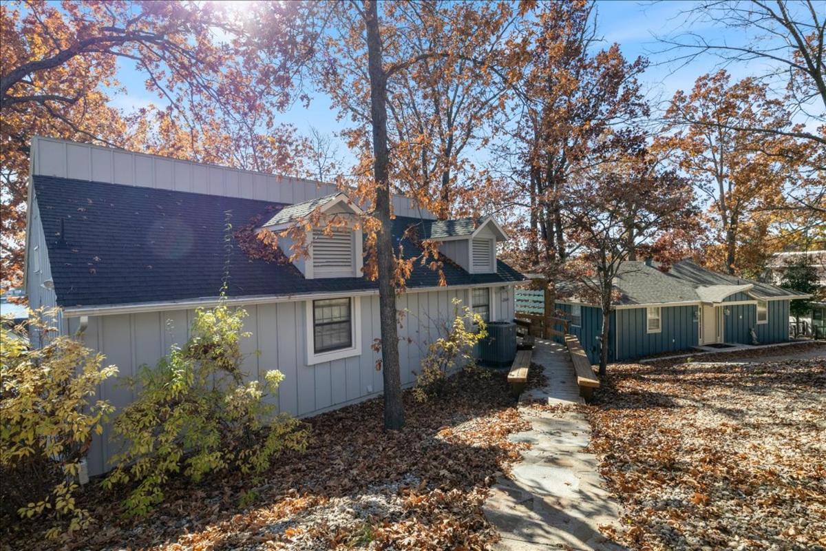 2 Lakefront Homes: Wide Decks, Great View