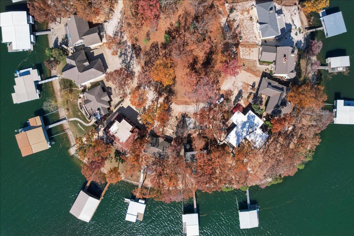 2 Lakefront Homes: Wide Decks, Great View