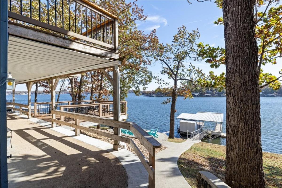 2 Lakefront Homes: Wide Decks, Great View