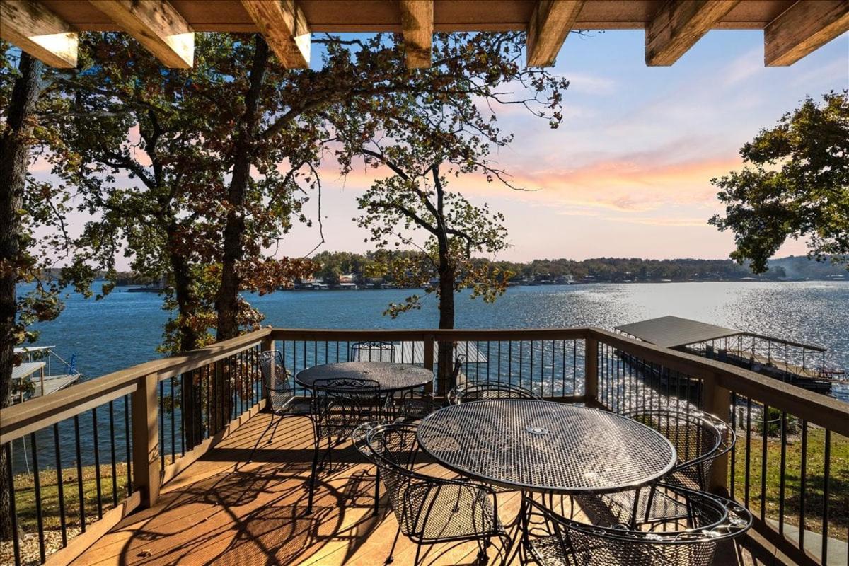 2 Lakefront Homes: Wide Decks, Great View
