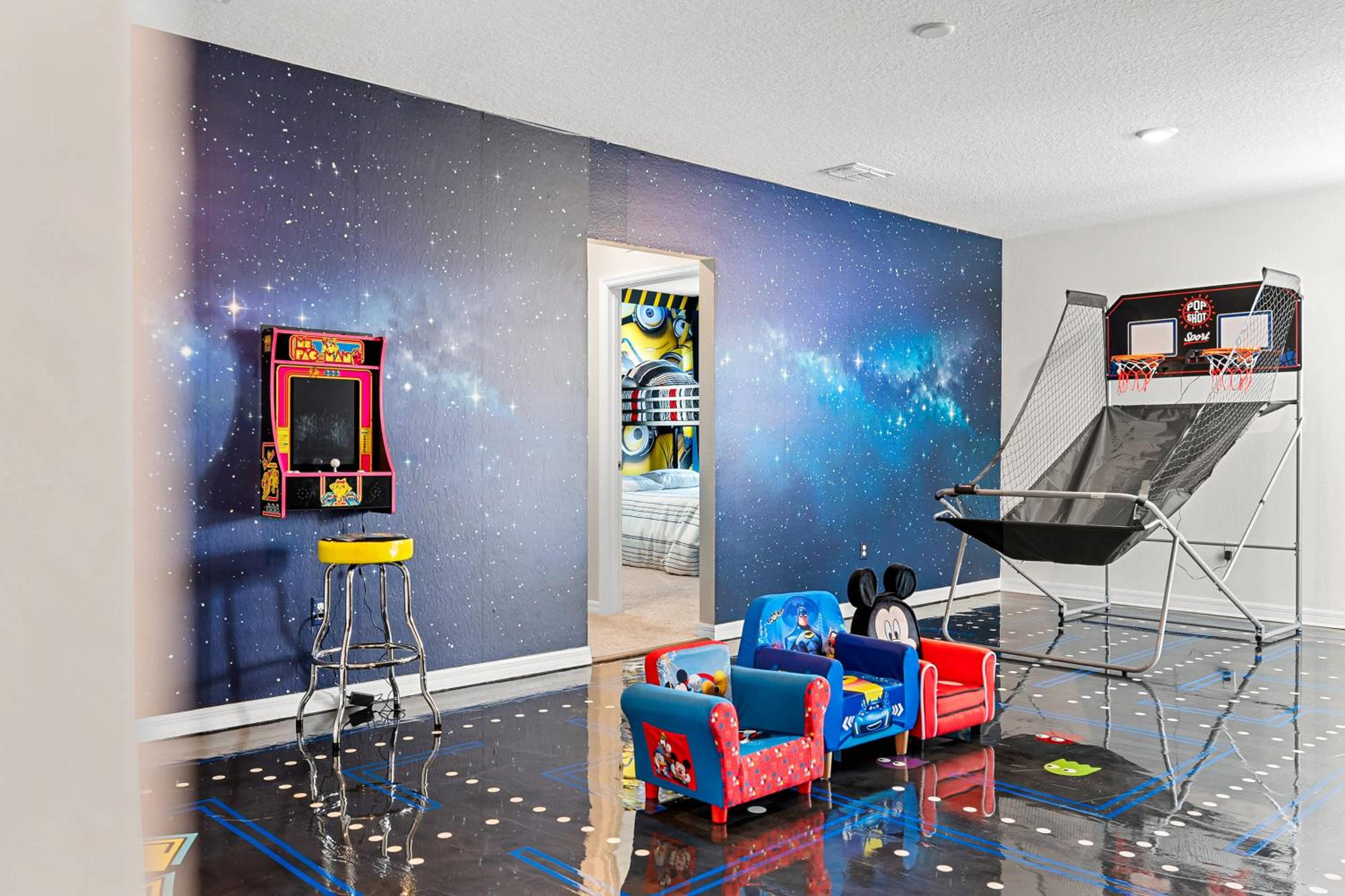 Themed 6BR Home Game Room Pool Sleeps 16