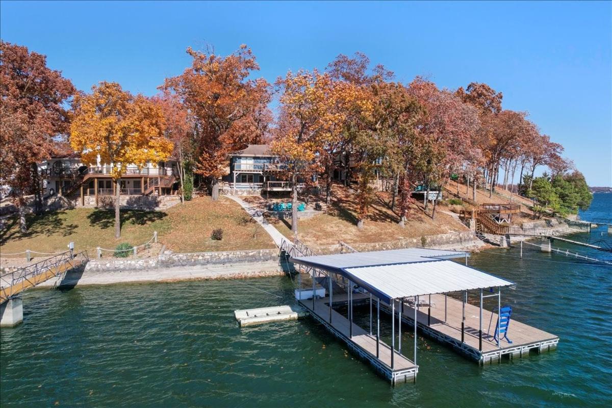 2 Lakefront Homes: Wide Decks, Great View