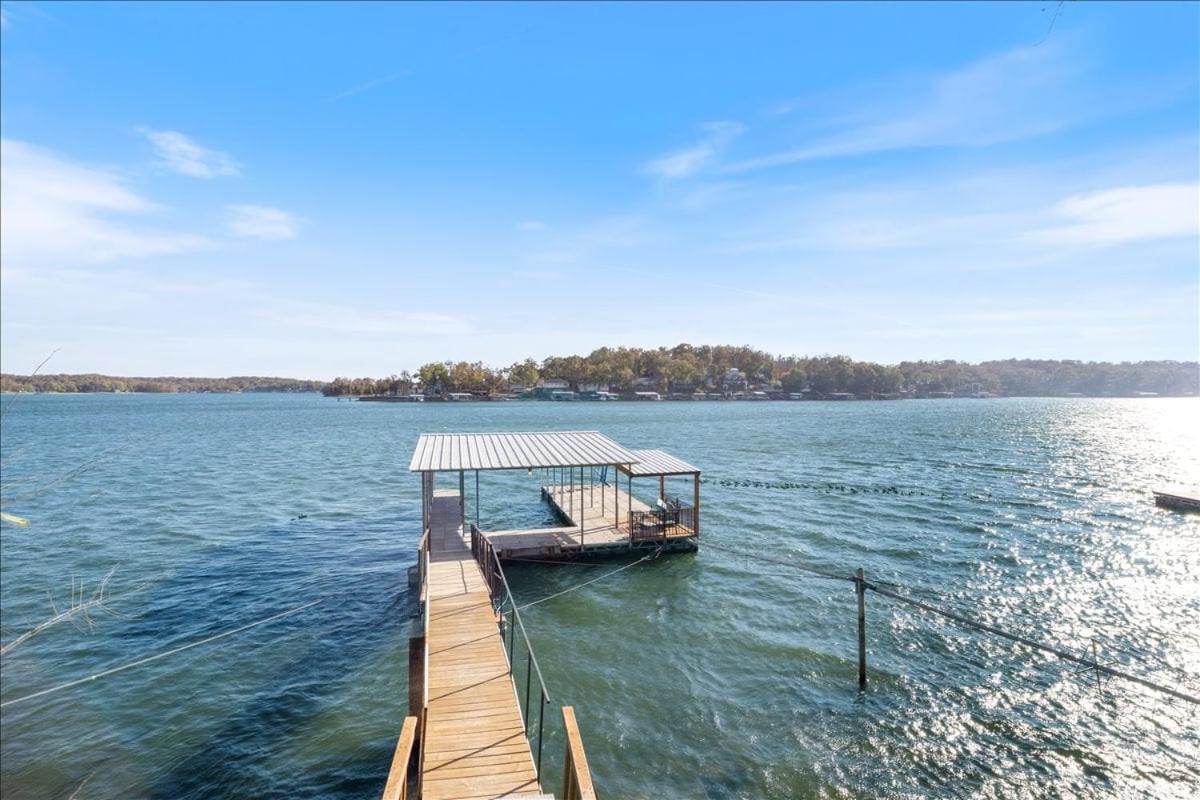 2 Lakefront Homes: Wide Decks, Great View