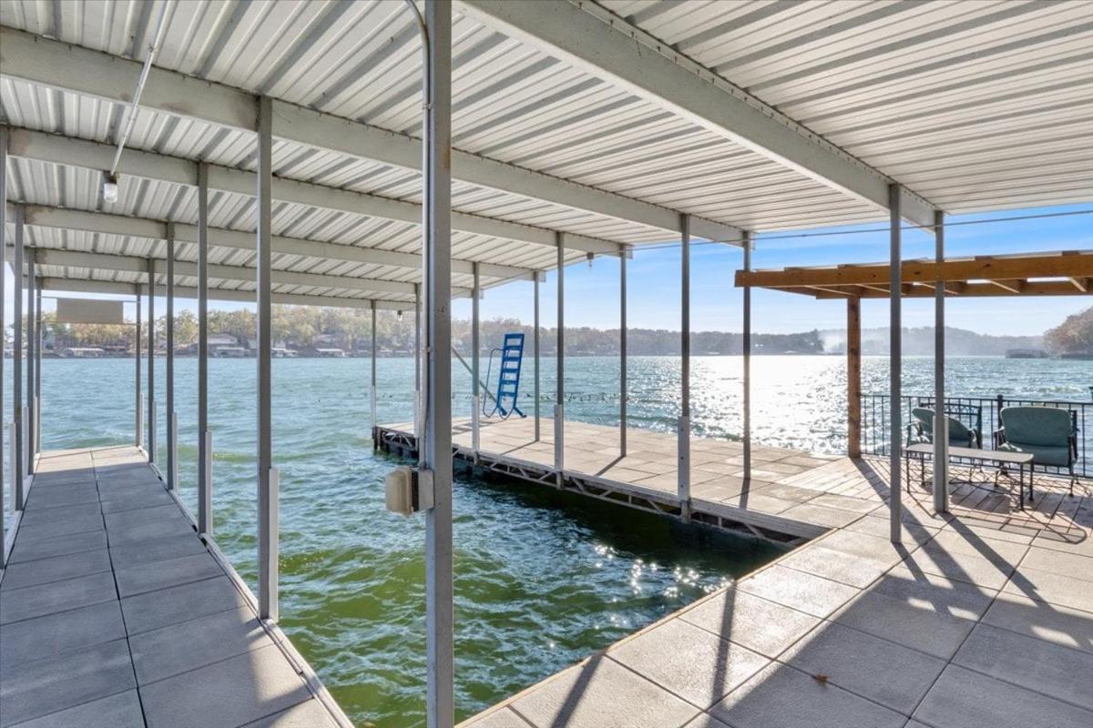 2 Lakefront Homes: Wide Decks, Great View