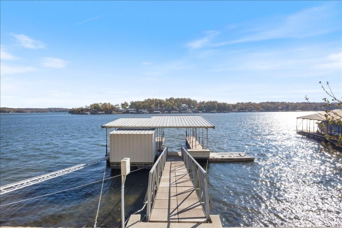 2 Lakefront Homes: Wide Decks, Great View