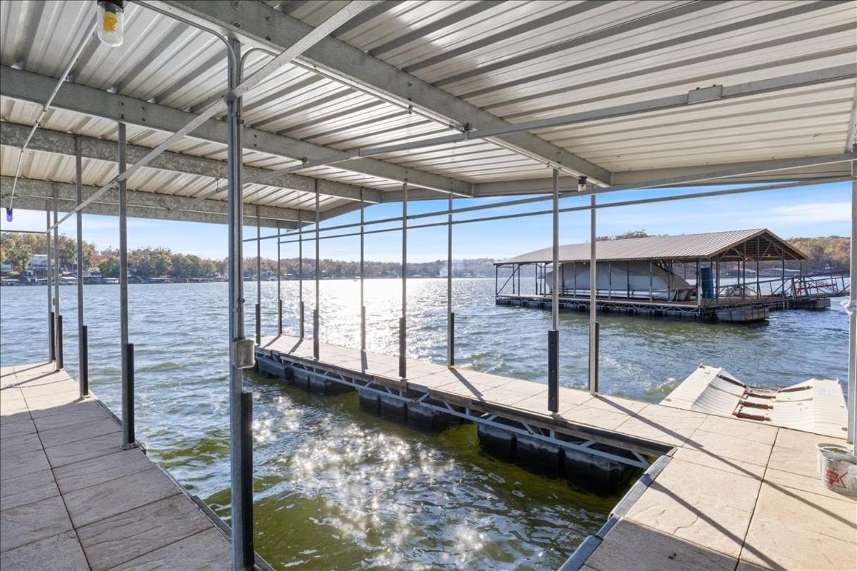 2 Lakefront Homes: Wide Decks, Great View