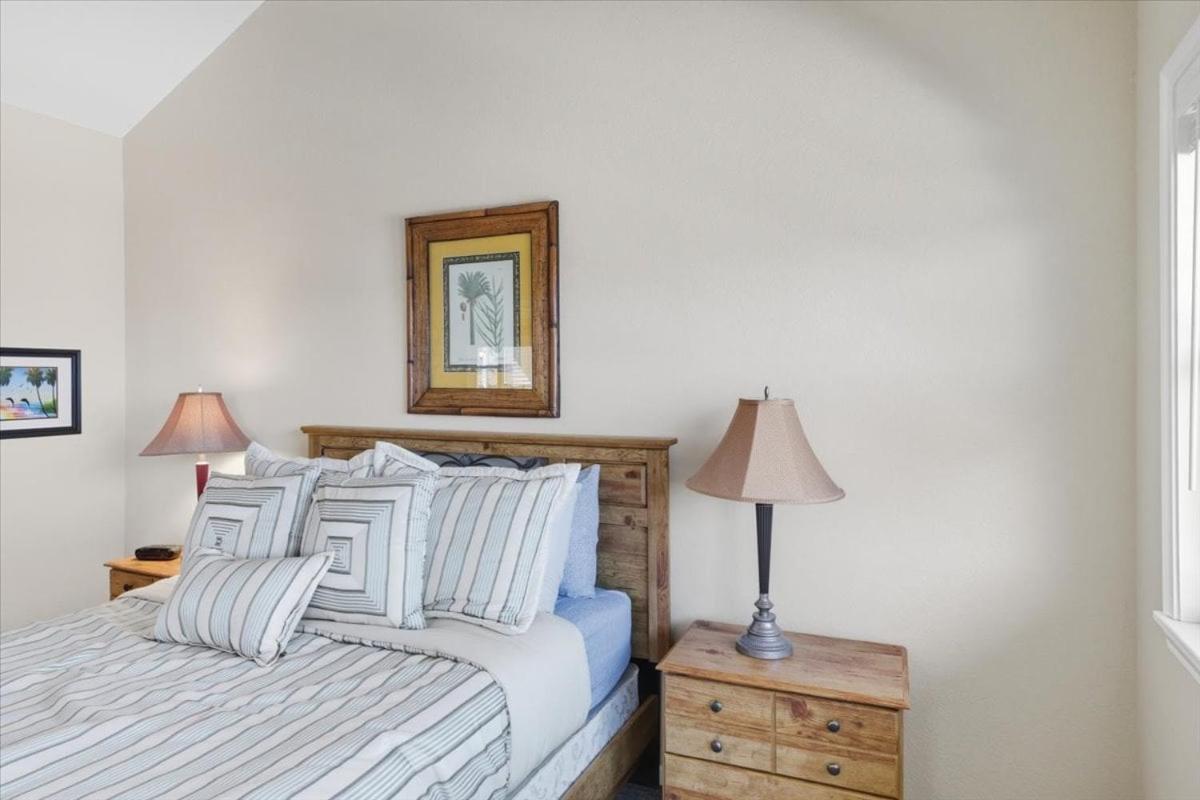 2mm Main Channel Views, Boat & PWC Slip, 2 Pools, Playground & Tennis