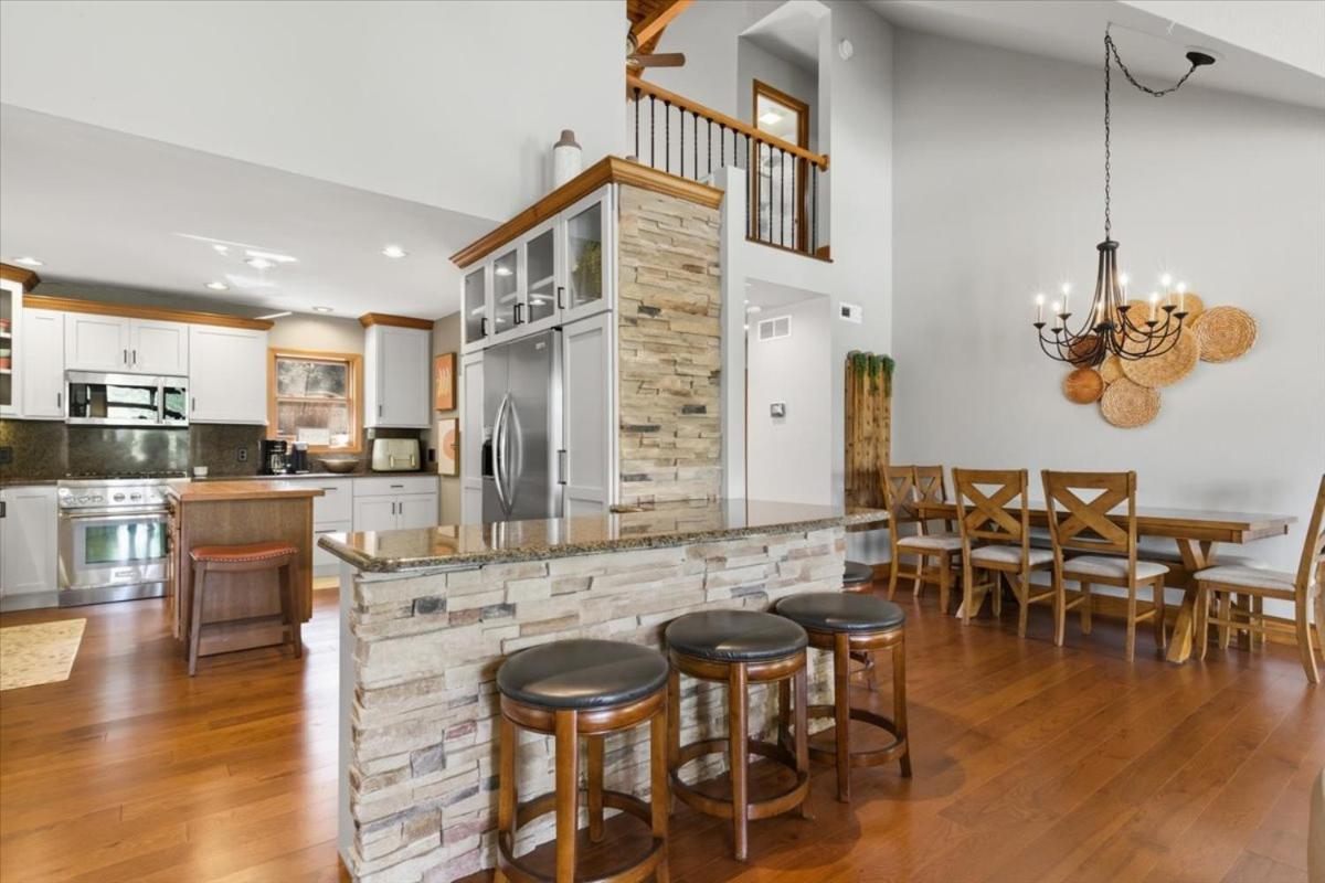 Amazing Cove, Fenced Yard, & Game Room!