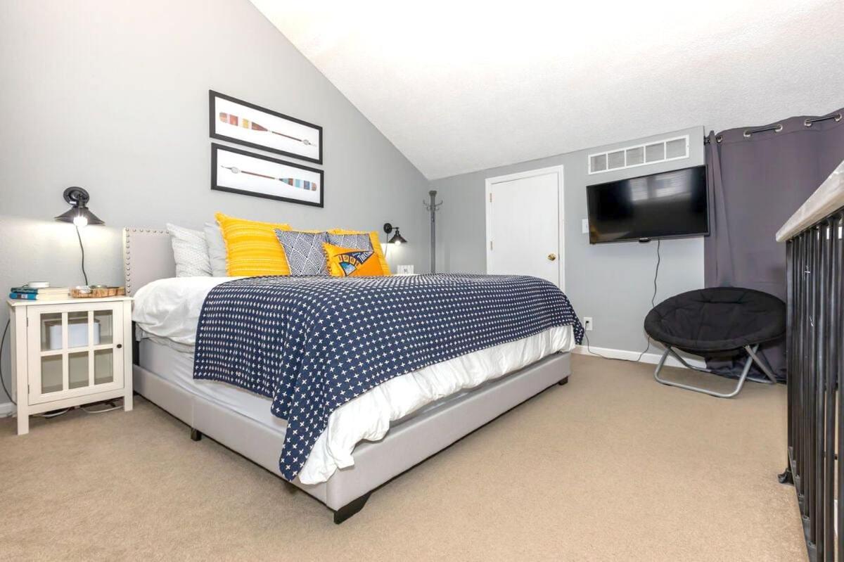 3 Bedroom Osage Beach Condo w/ Pool & Main Channel Views