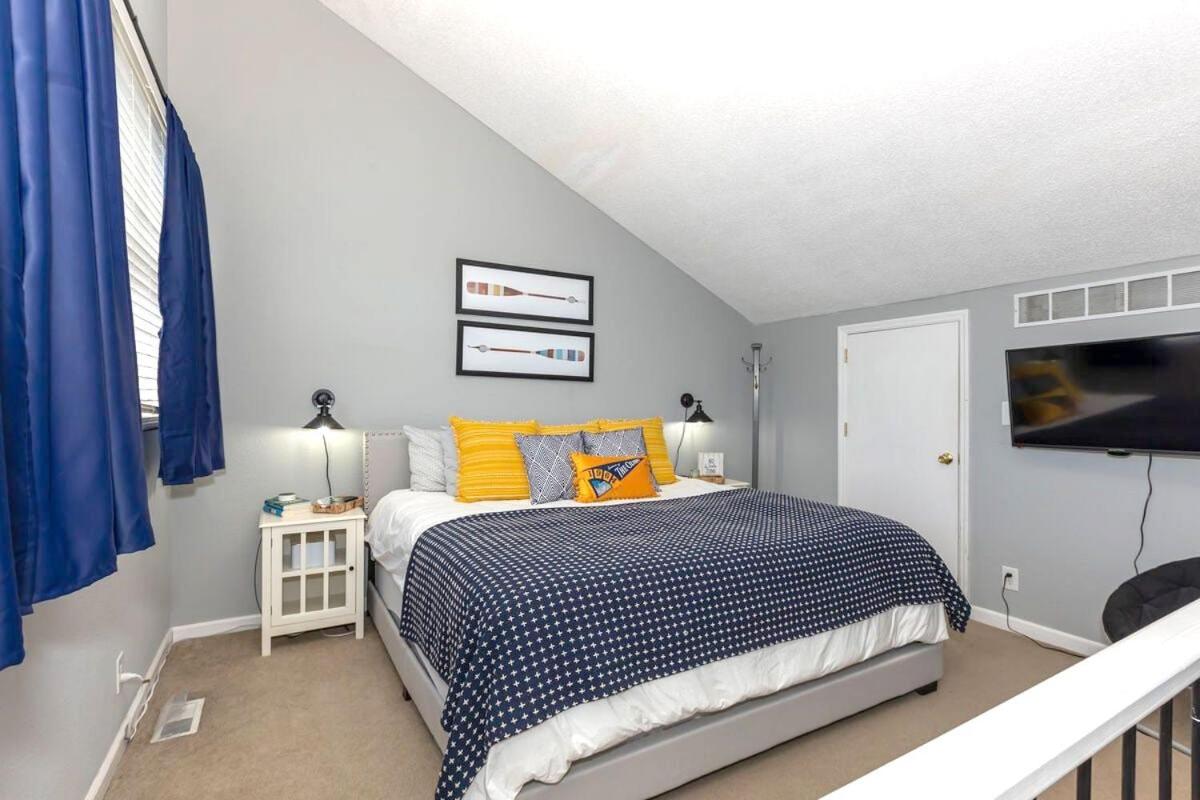 3 Bedroom Osage Beach Condo w/ Pool & Main Channel Views