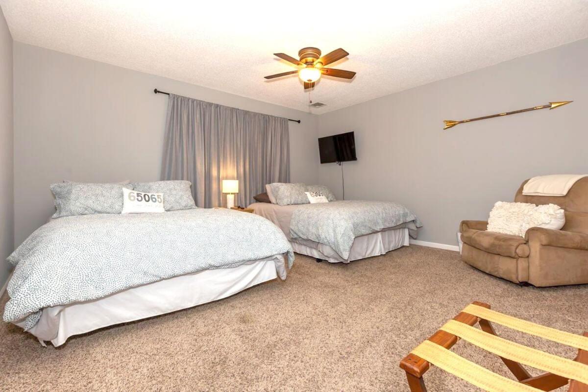 3 Bedroom Osage Beach Condo w/ Pool & Main Channel Views