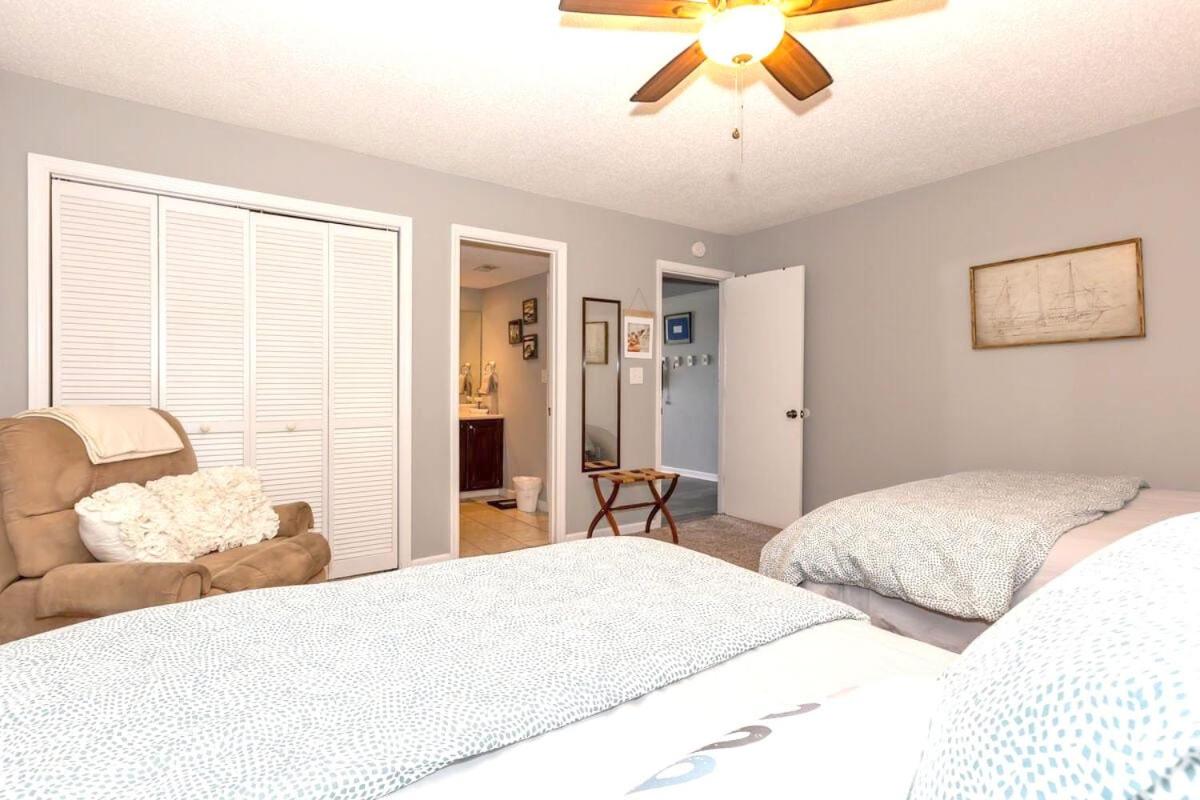 3 Bedroom Osage Beach Condo w/ Pool & Main Channel Views