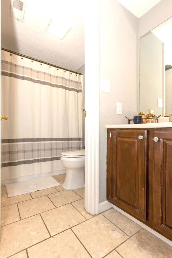 3 Bedroom Osage Beach Condo w/ Pool & Main Channel Views