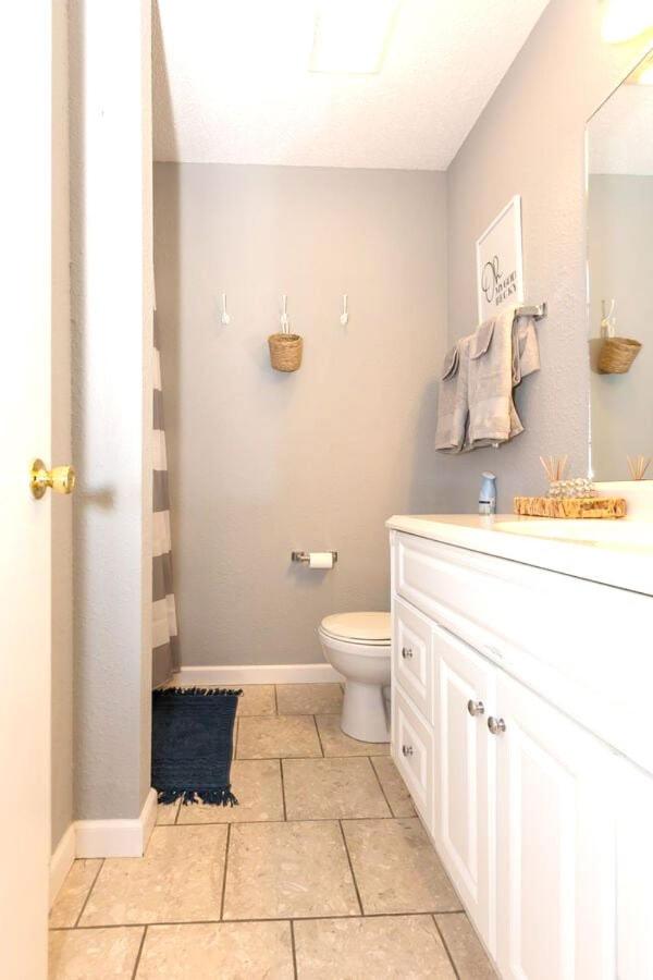 3 Bedroom Osage Beach Condo w/ Pool & Main Channel Views