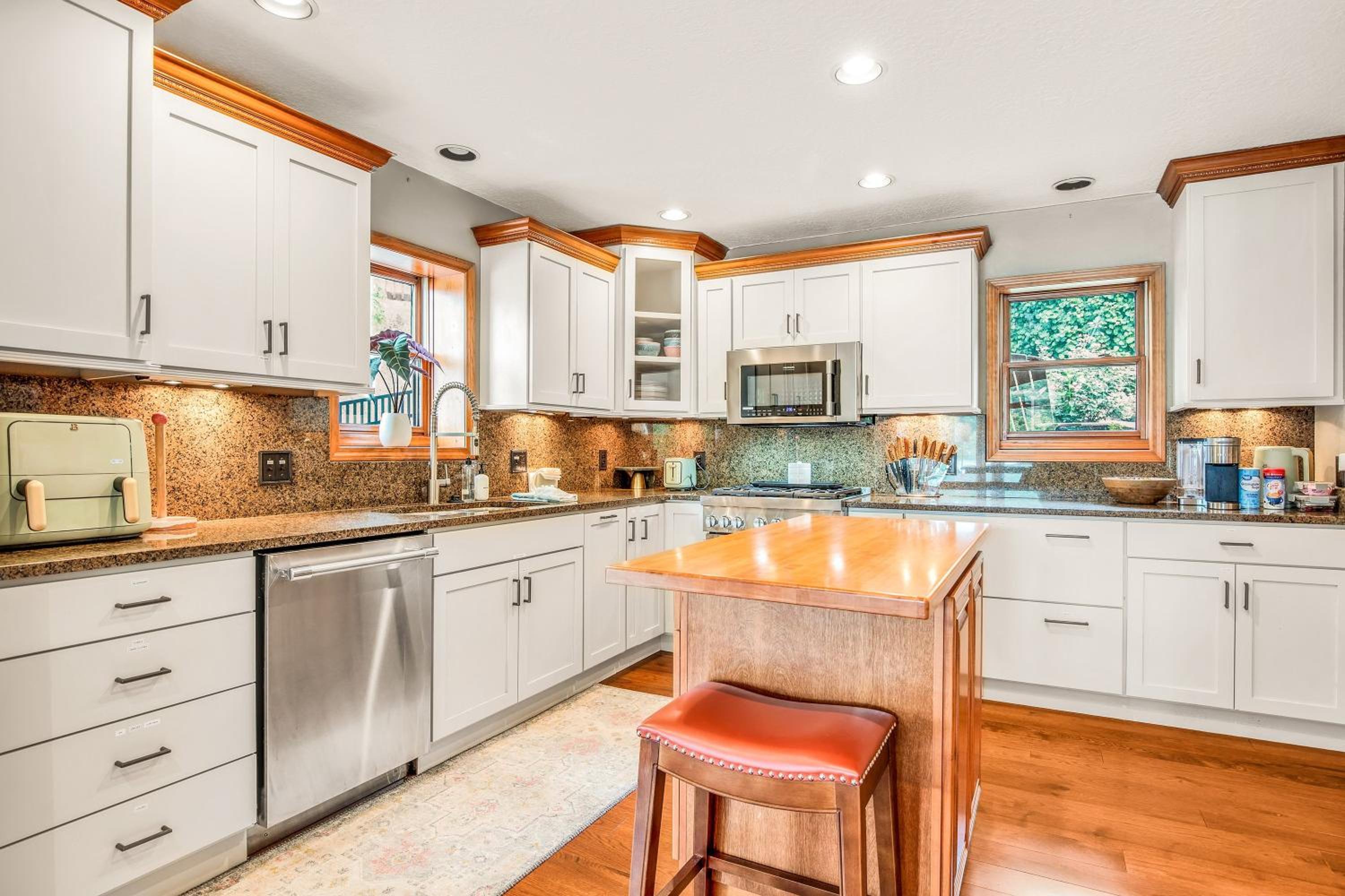 Amazing Cove, Fenced Yard, & Game Room!