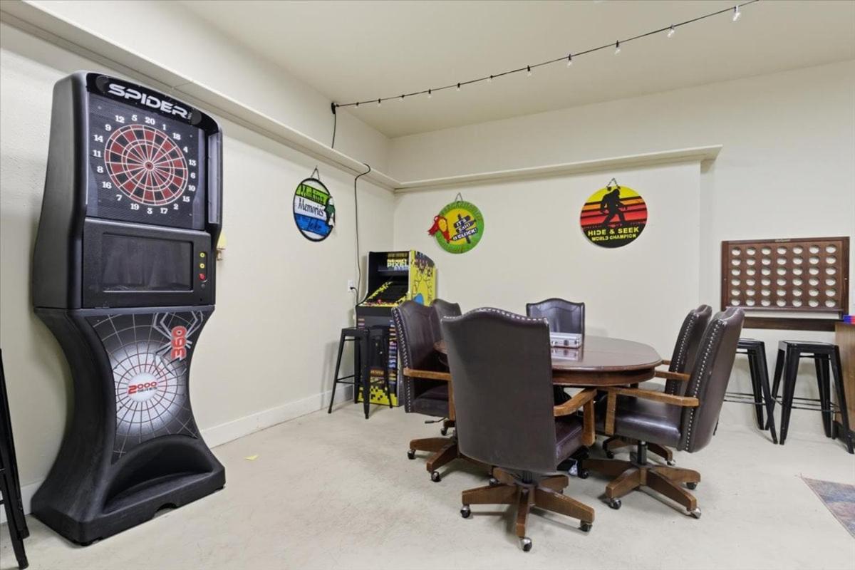 Amazing Cove, Fenced Yard, & Game Room!