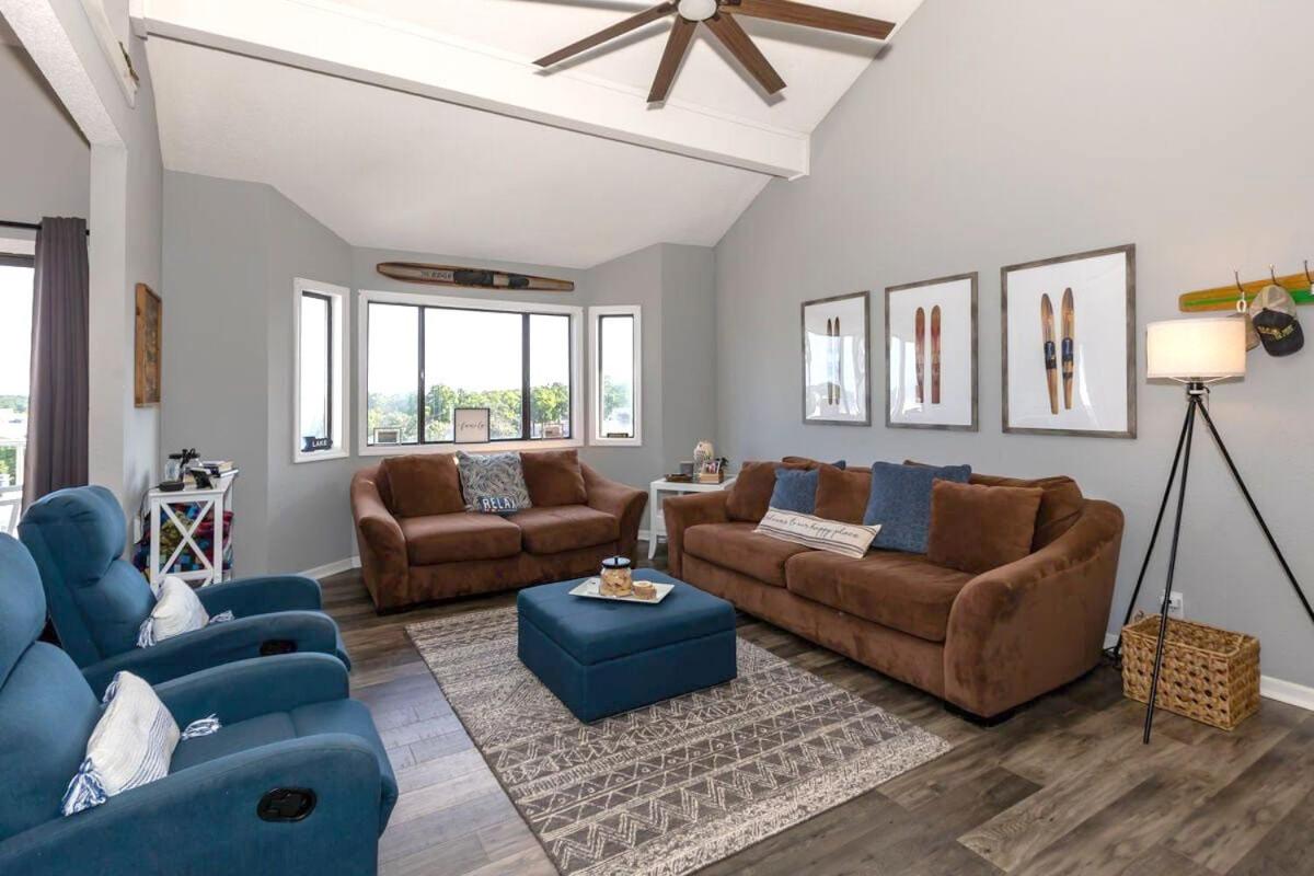 3 Bedroom Osage Beach Condo w/ Pool & Main Channel Views