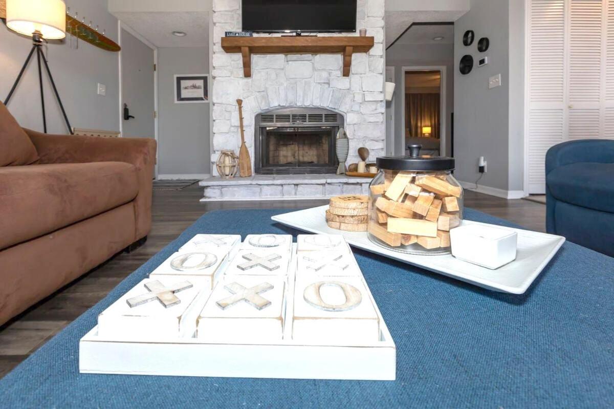 3 Bedroom Osage Beach Condo w/ Pool & Main Channel Views