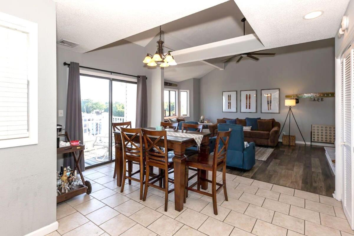 3 Bedroom Osage Beach Condo w/ Pool & Main Channel Views