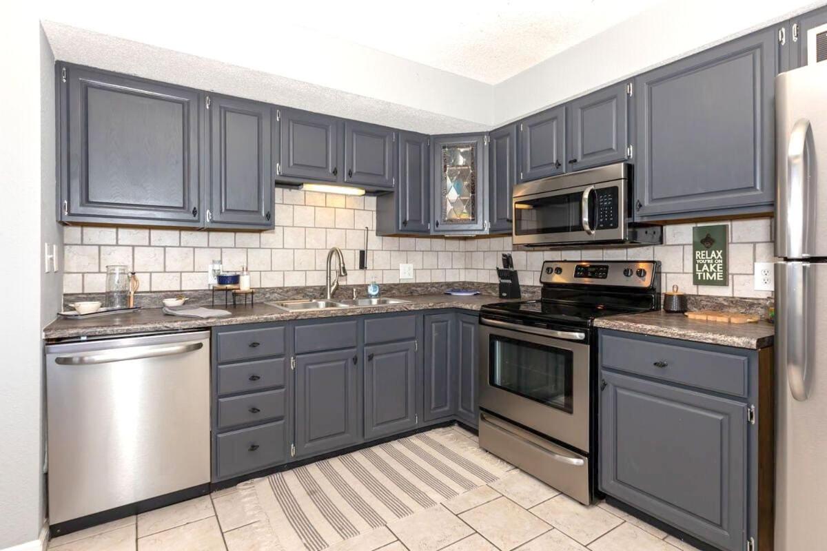 3 Bedroom Osage Beach Condo w/ Pool & Main Channel Views
