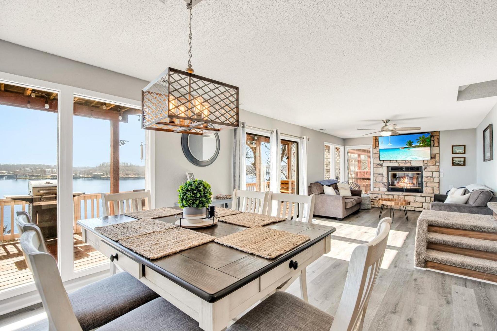 Amazing Views Close to the Strip - Private Dock!