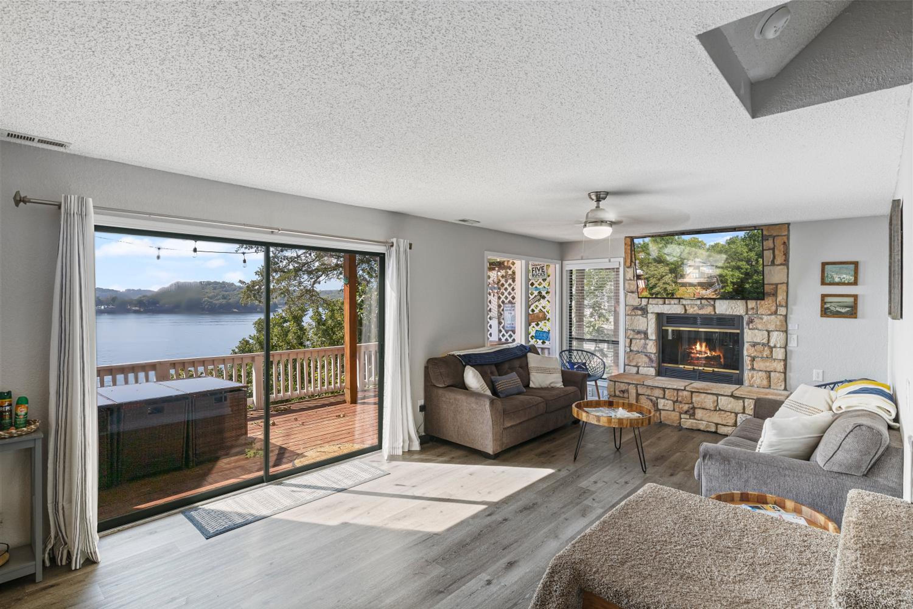 Amazing Views Close to the Strip - Private Dock!