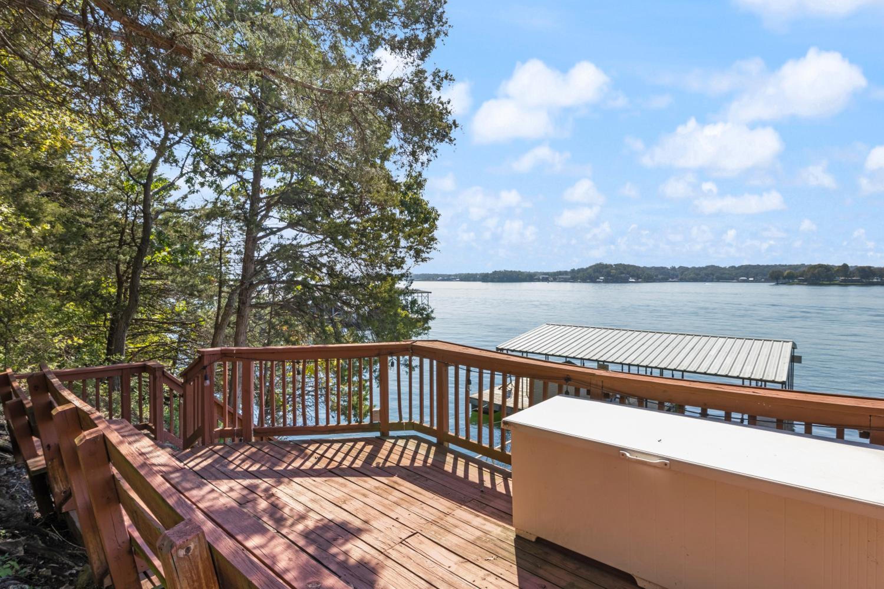 Amazing Views Close to the Strip - Private Dock!