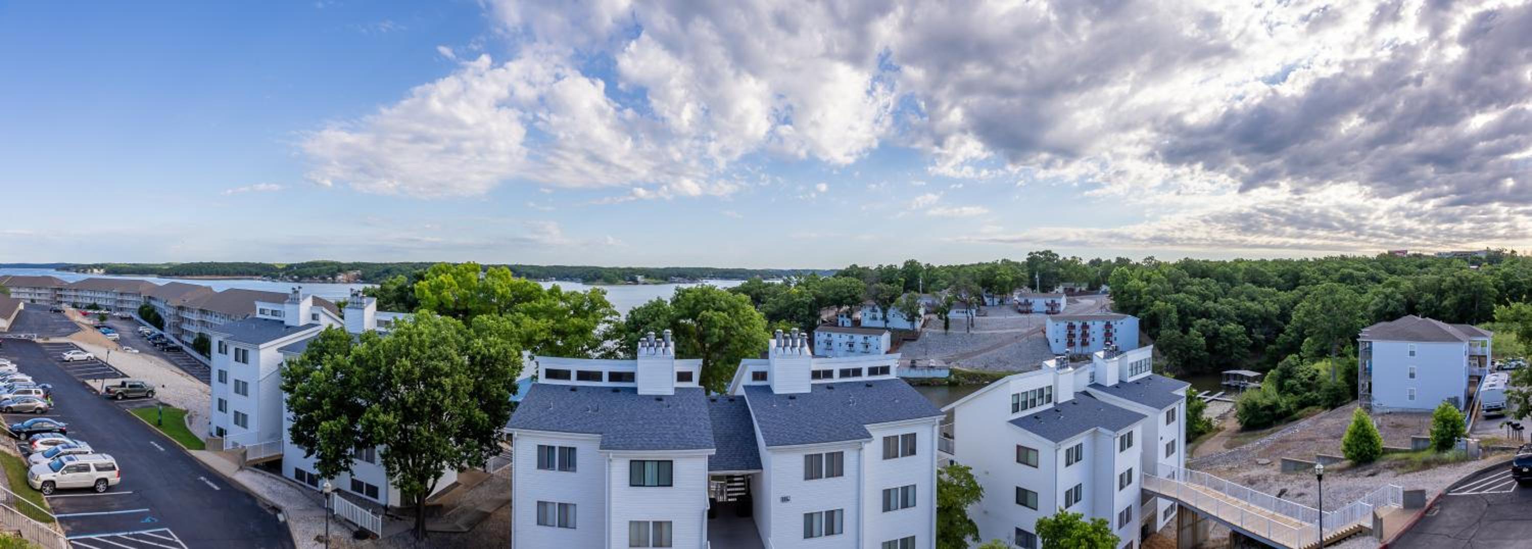 3 Bedroom Osage Beach Condo w/ Pool & Main Channel Views