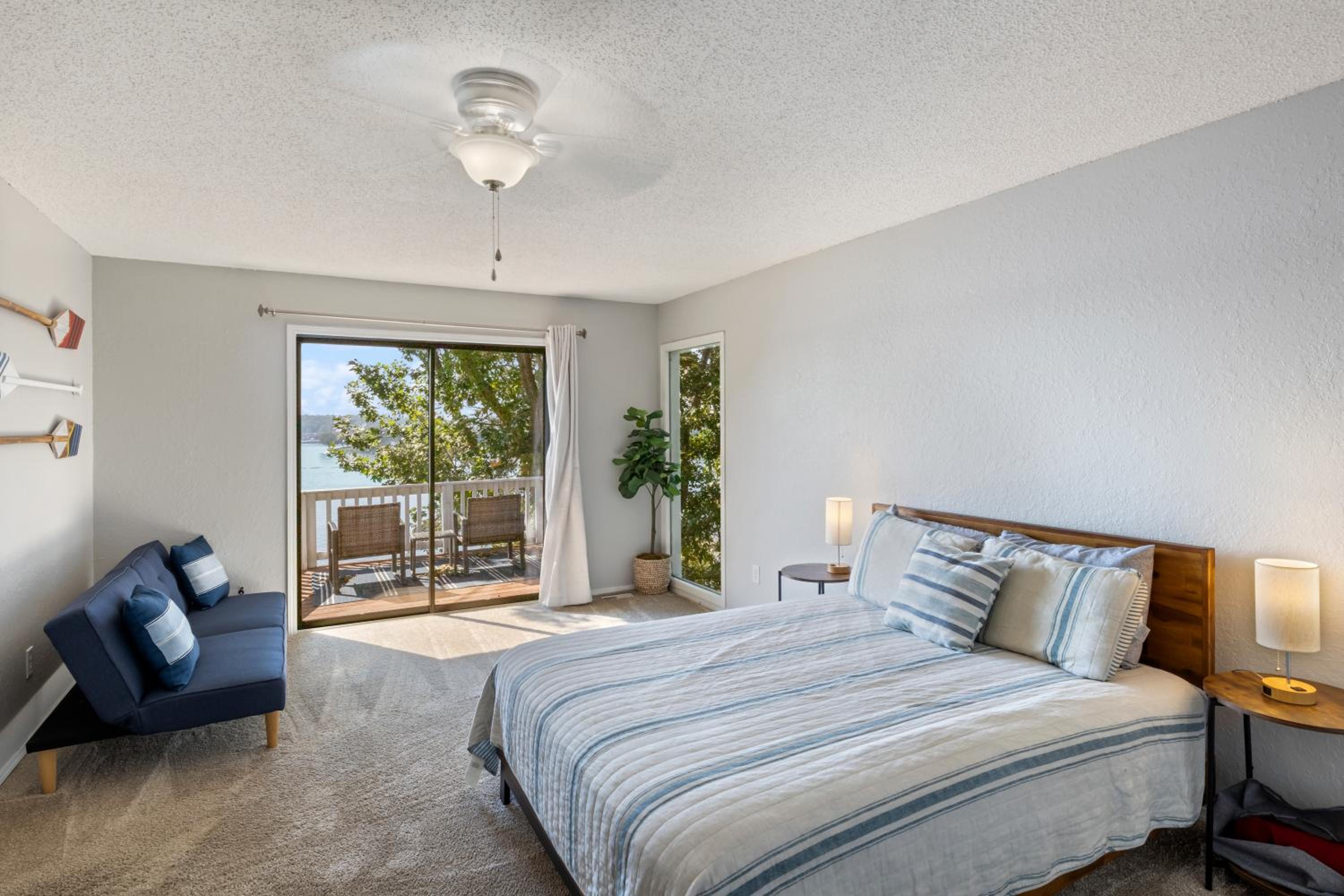 Amazing Views Close to the Strip - Private Dock!