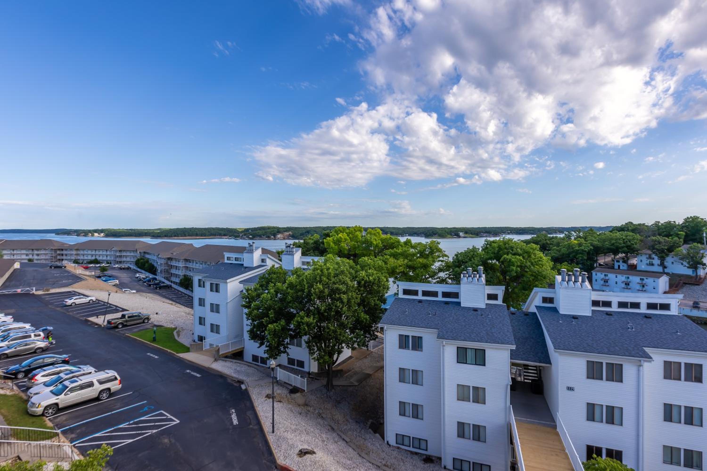 3 Bedroom Osage Beach Condo w/ Pool & Main Channel Views