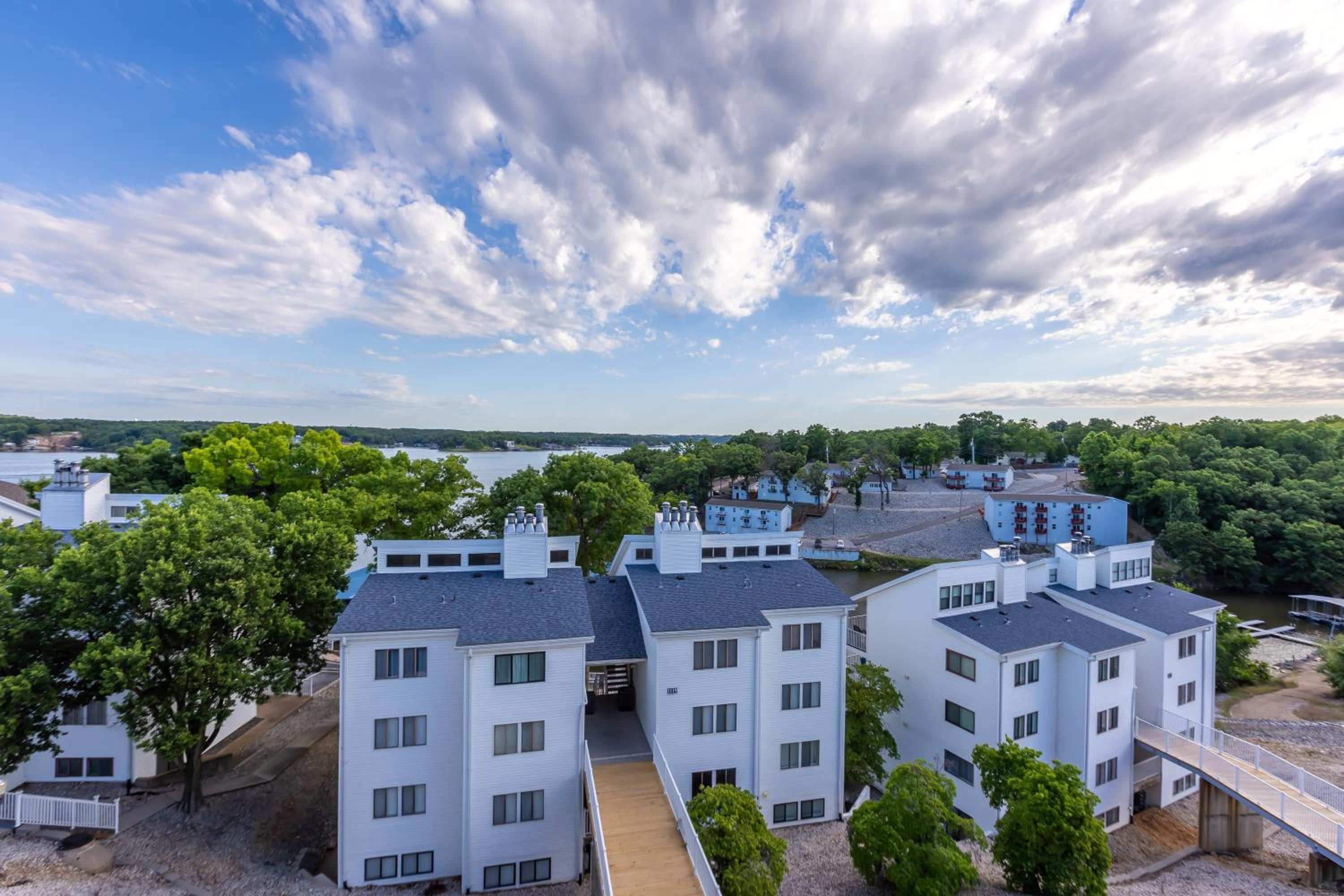 3 Bedroom Osage Beach Condo w/ Pool & Main Channel Views