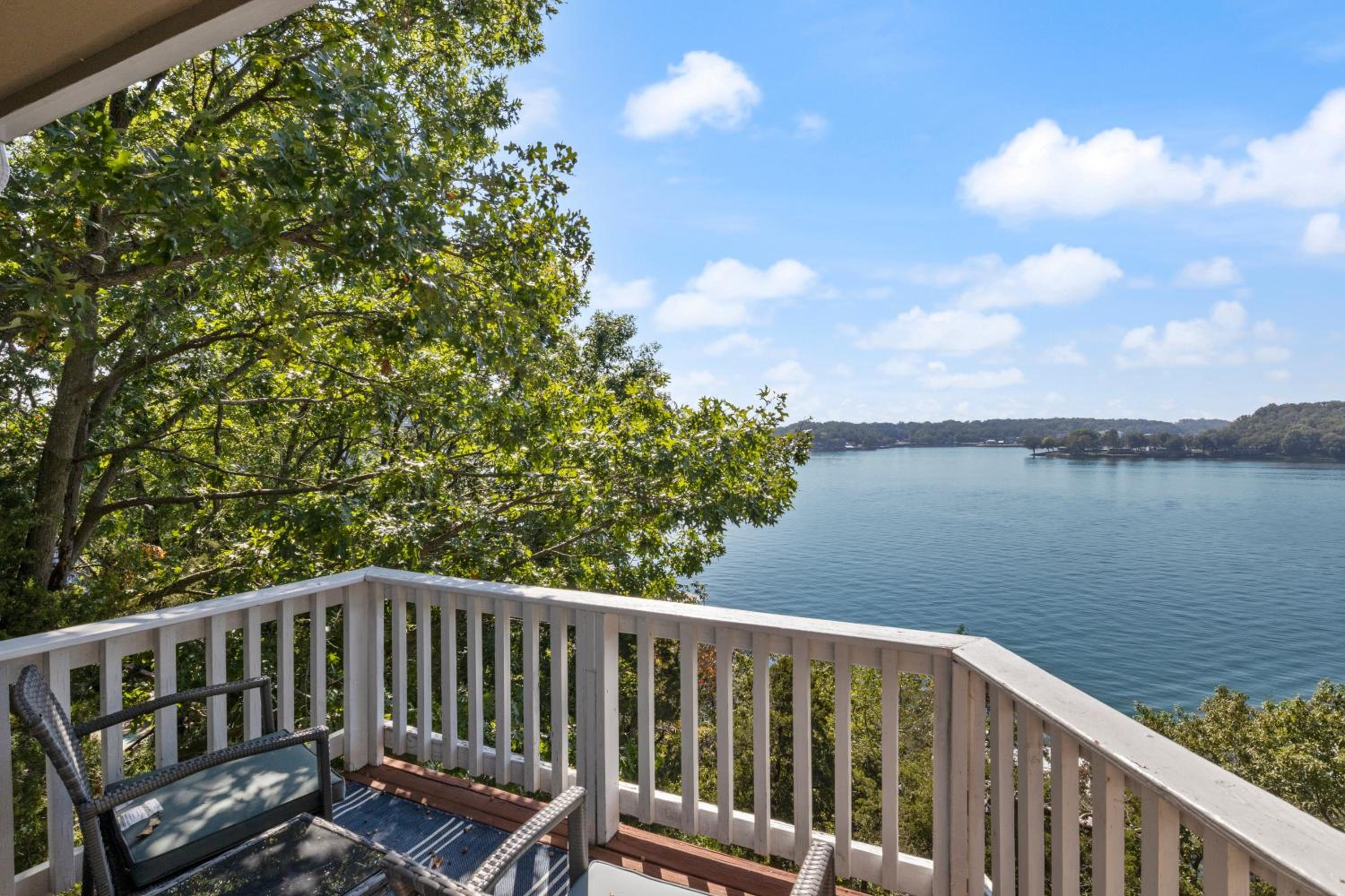 Amazing Views Close to the Strip - Private Dock!