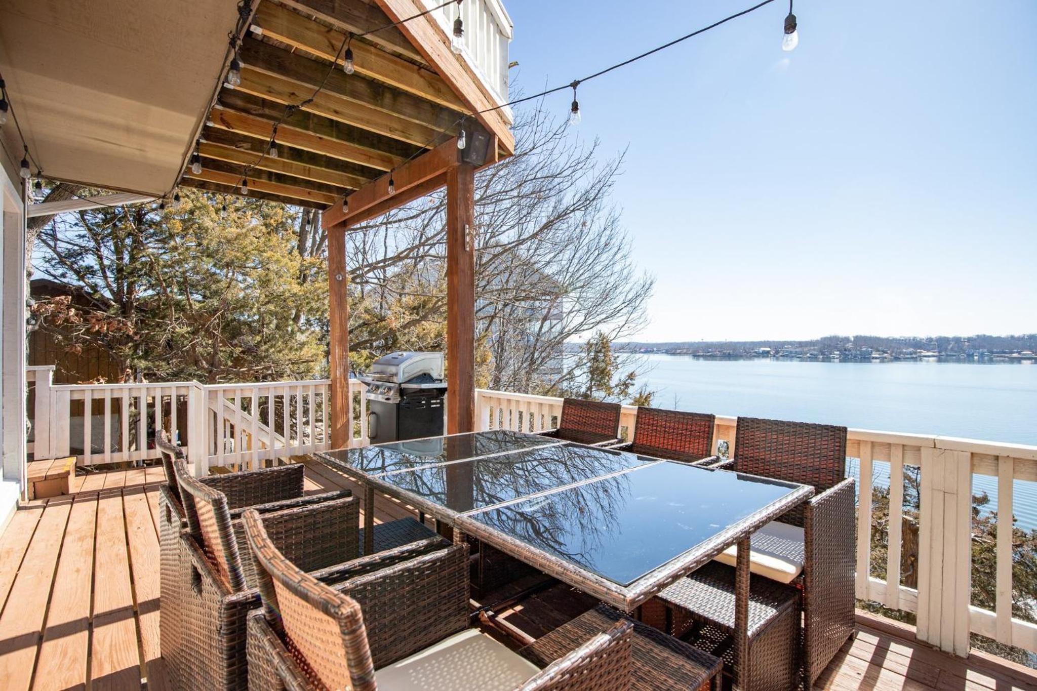 Amazing Views Close to the Strip - Private Dock!