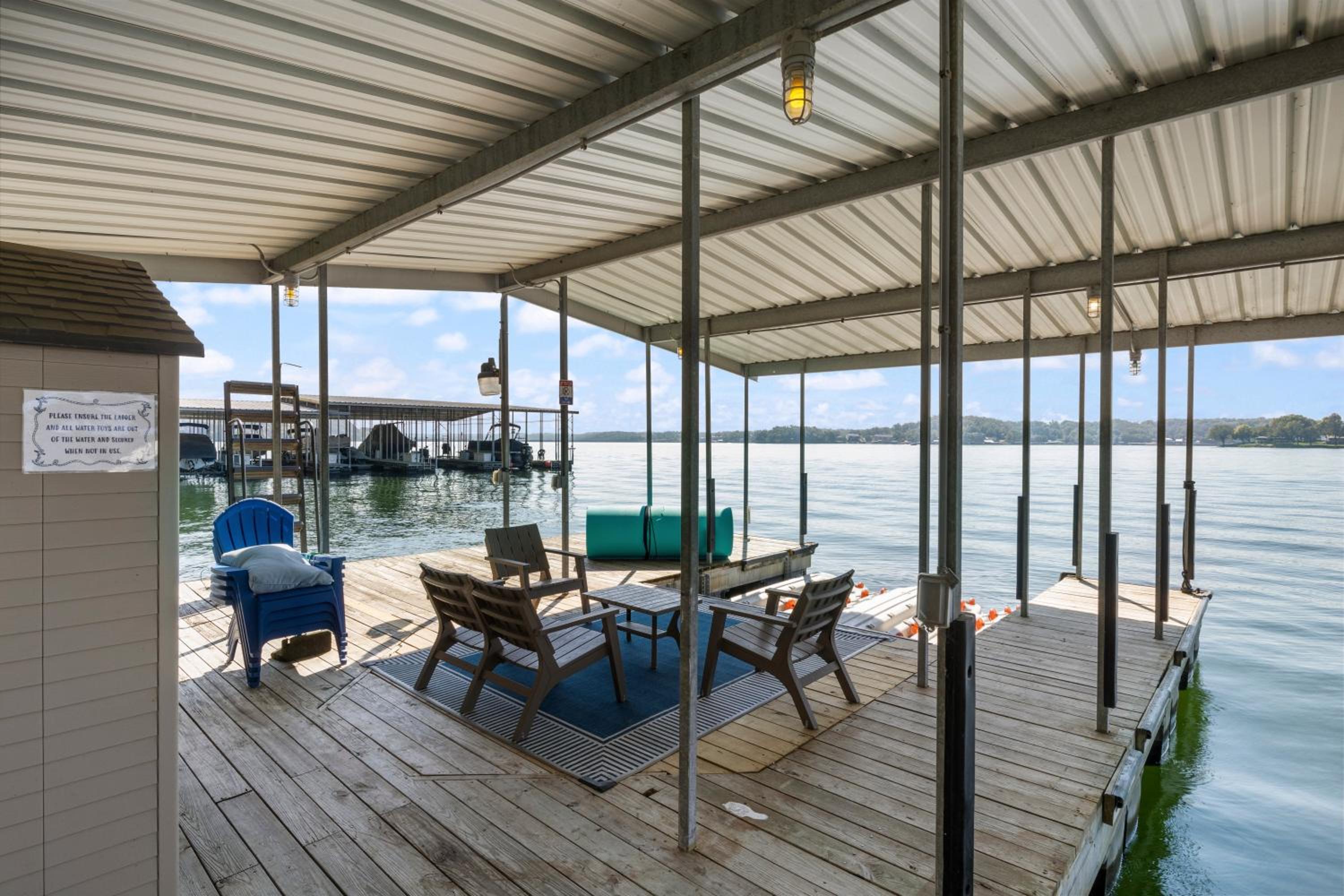 Amazing Views Close to the Strip - Private Dock!