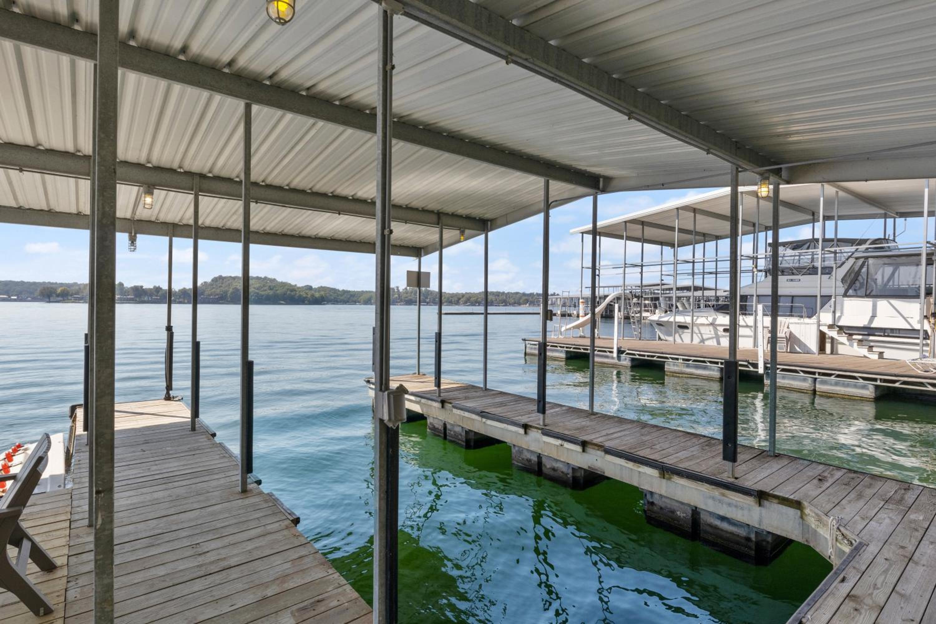 Amazing Views Close to the Strip - Private Dock!