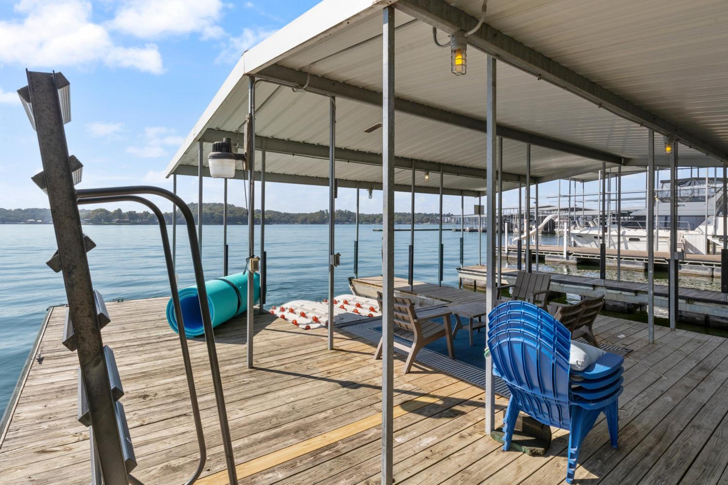 Amazing Views Close to the Strip - Private Dock!