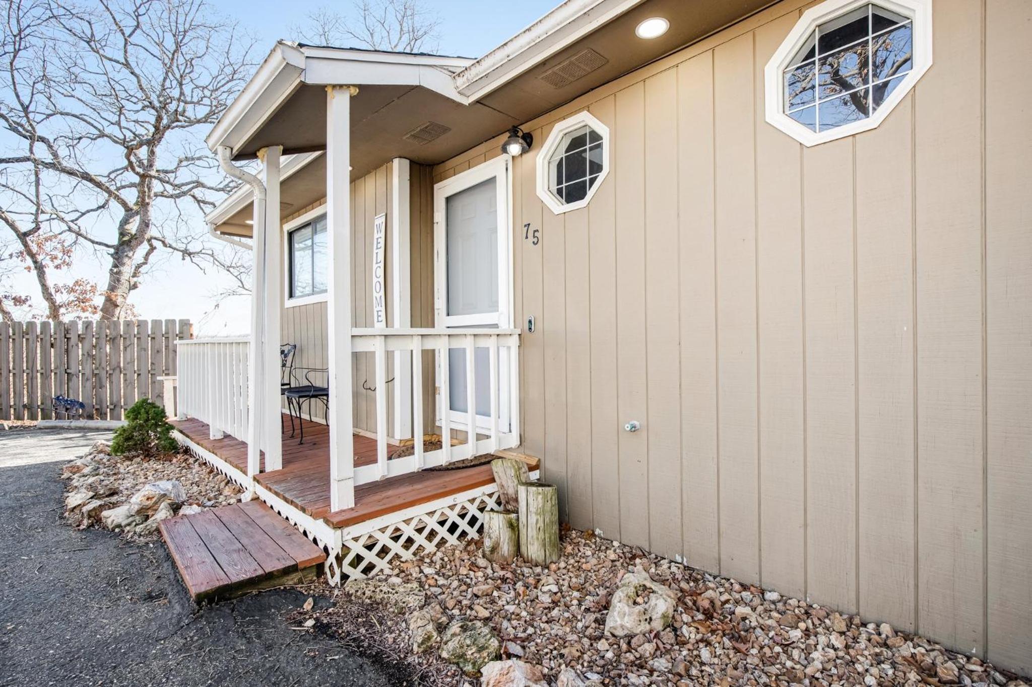 Amazing Views Close to the Strip - Private Dock!