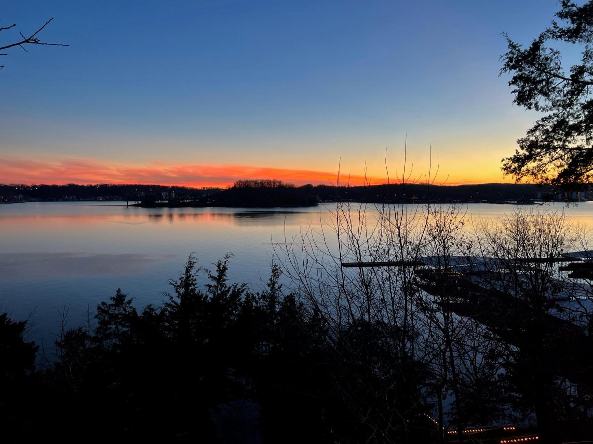 Amazing Views Close to the Strip - Private Dock!