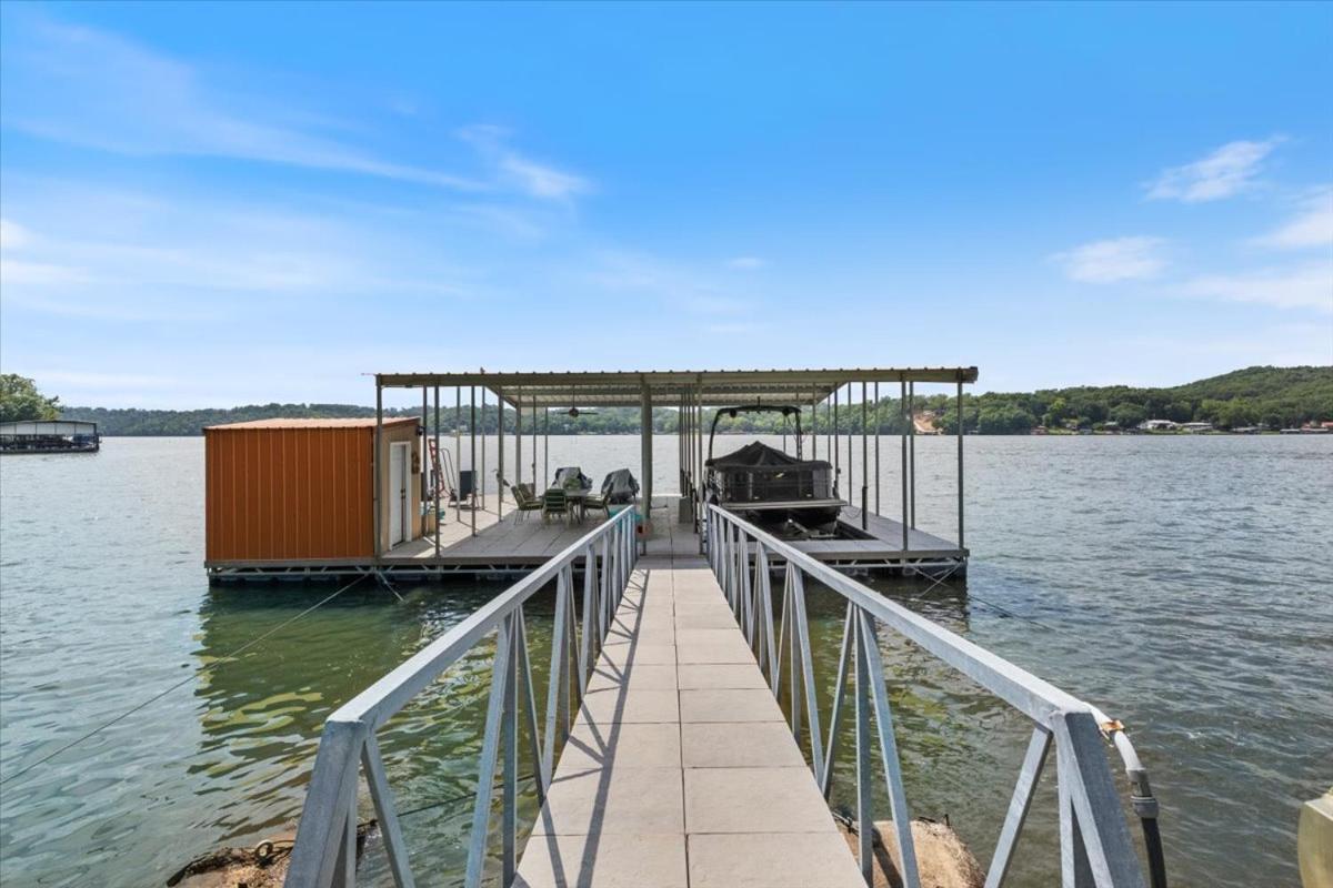 17 Lakefront Acres, Private Dock, Firepit, Pool Table, Kayaks, Fishing