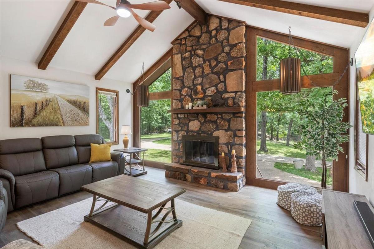17 Lakefront Acres, Private Dock, Firepit, Pool Table, Kayaks, Fishing
