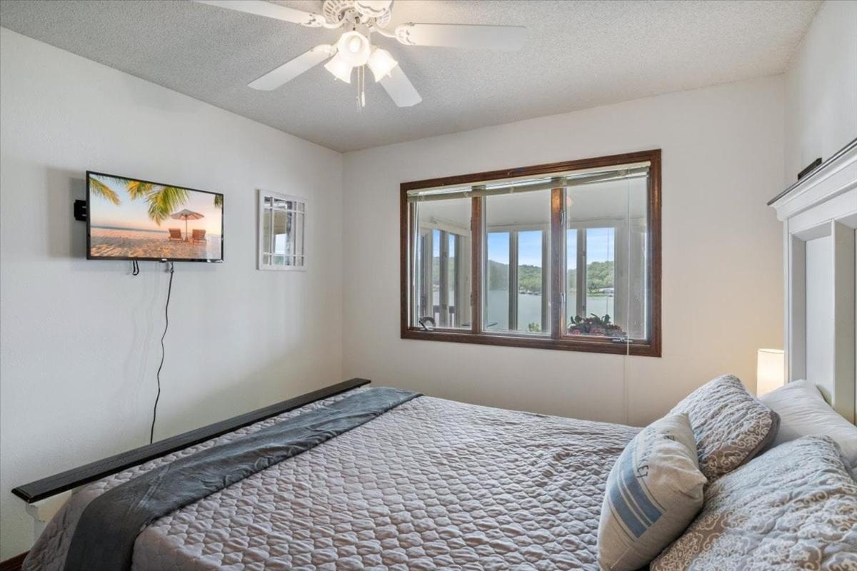 17 Lakefront Acres, Private Dock, Firepit, Pool Table, Kayaks, Fishing