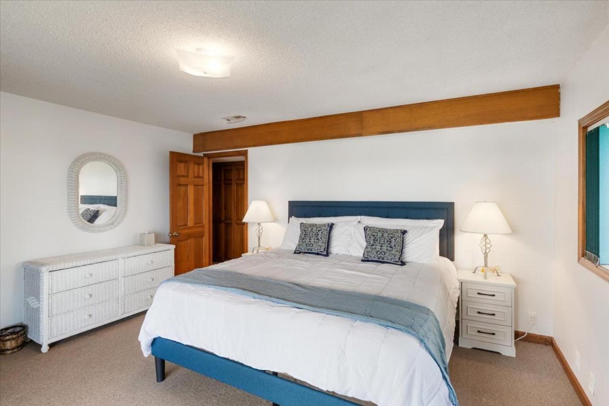 17 Lakefront Acres, Private Dock, Firepit, Pool Table, Kayaks, Fishing