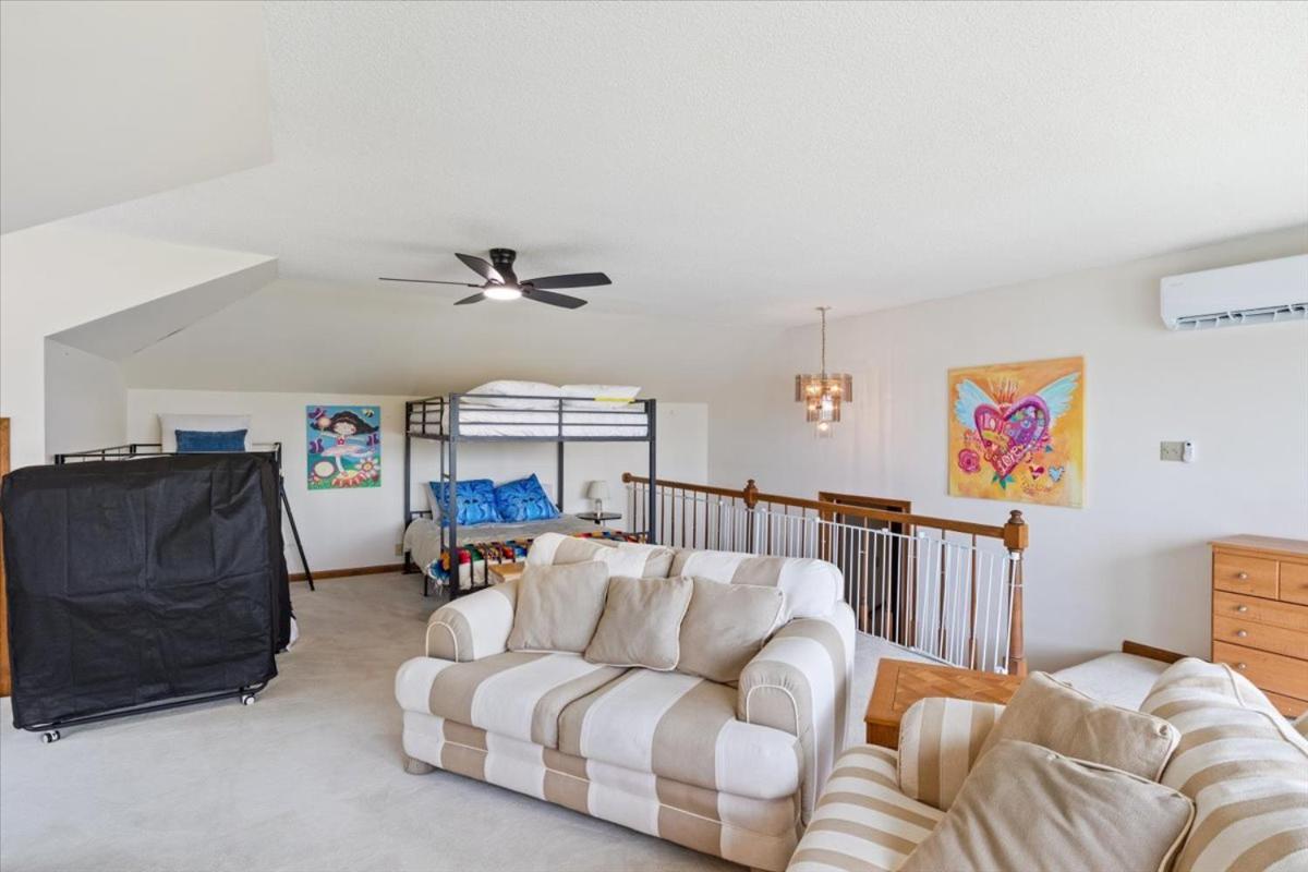 17 Lakefront Acres, Private Dock, Firepit, Pool Table, Kayaks, Fishing