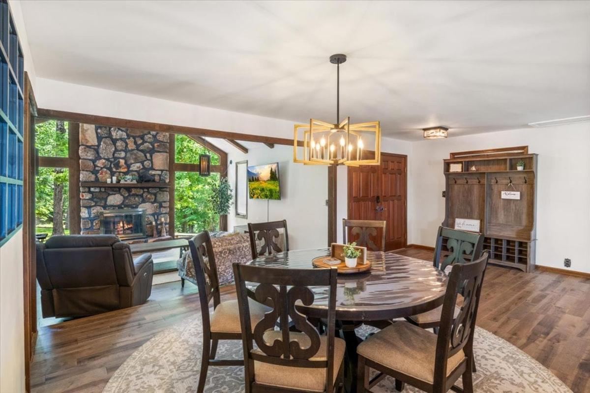 17 Lakefront Acres, Private Dock, Firepit, Pool Table, Kayaks, Fishing