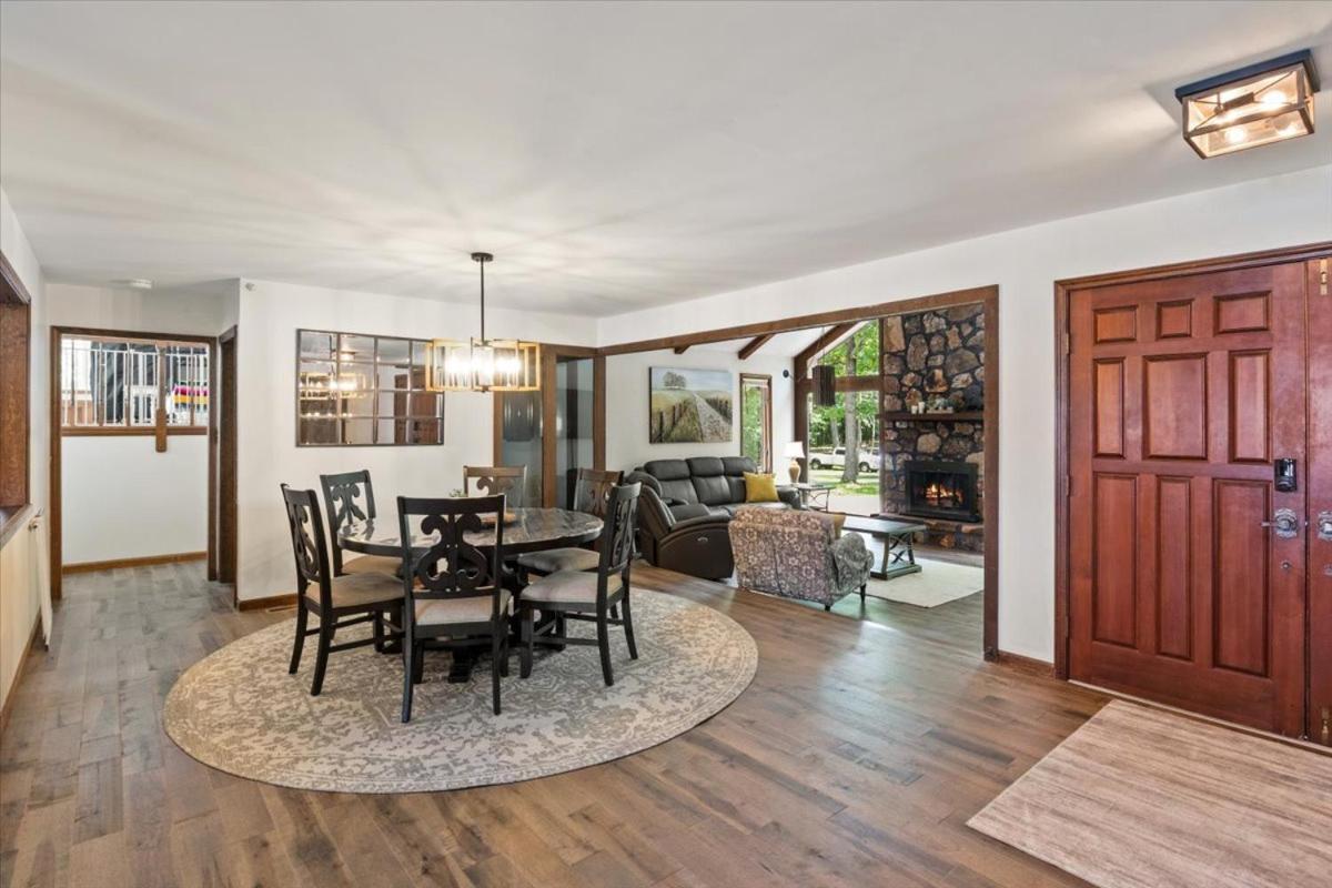 17 Lakefront Acres, Private Dock, Firepit, Pool Table, Kayaks, Fishing