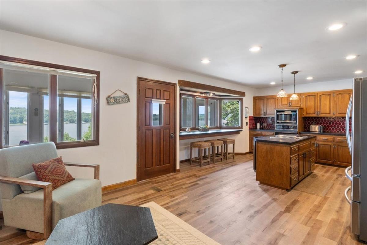 17 Lakefront Acres, Private Dock, Firepit, Pool Table, Kayaks, Fishing