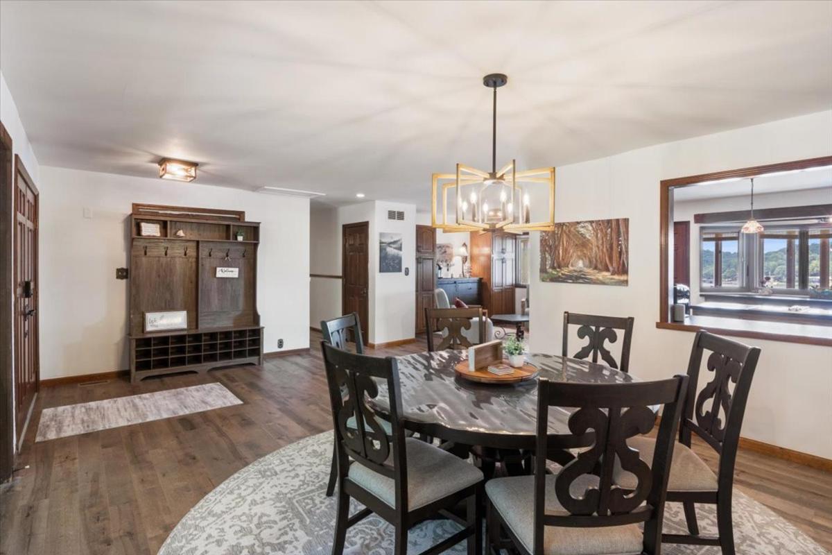 17 Lakefront Acres, Private Dock, Firepit, Pool Table, Kayaks, Fishing