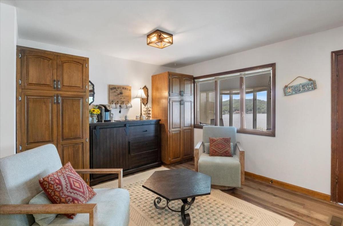17 Lakefront Acres, Private Dock, Firepit, Pool Table, Kayaks, Fishing